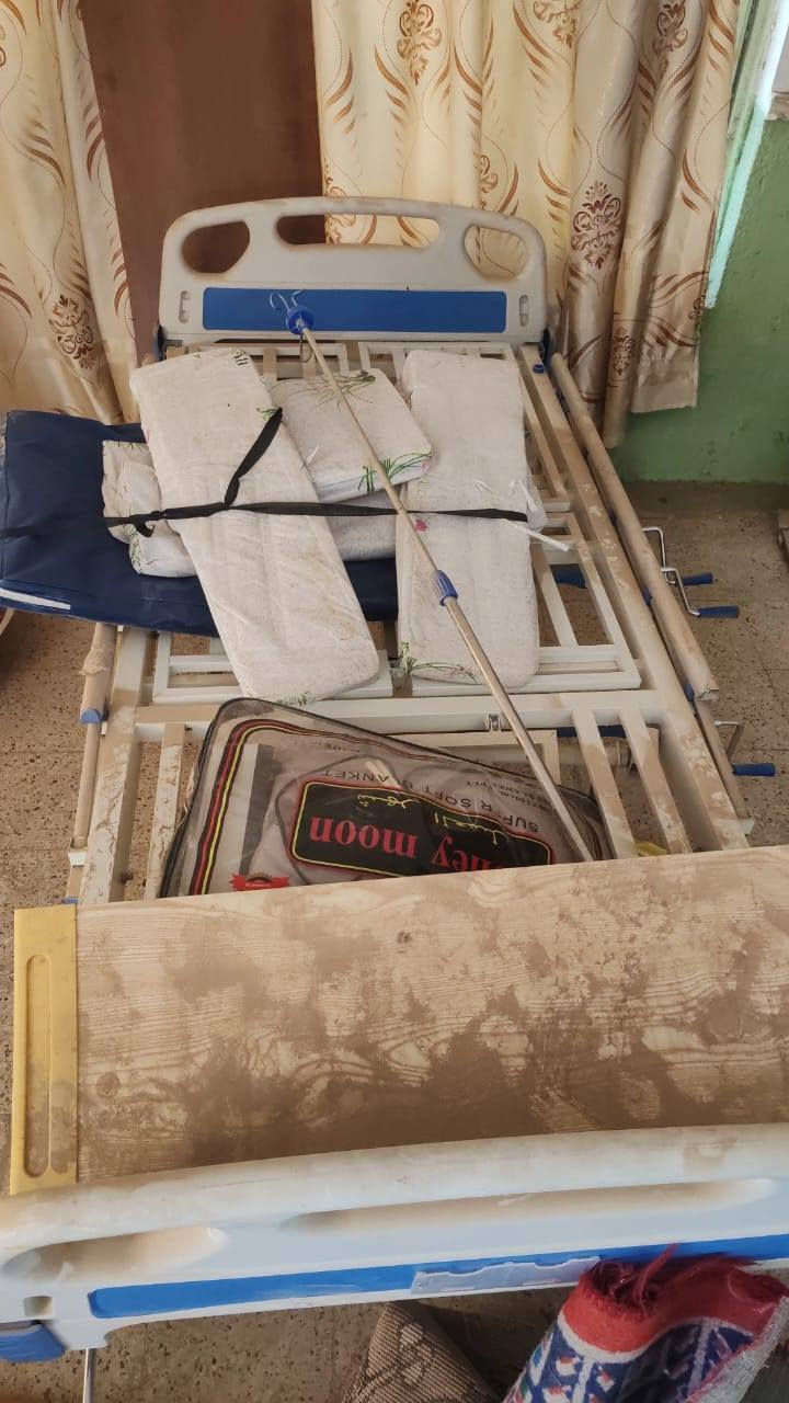 سرير طبي مع ملحقاته   جاهزه ترفع وتنزل وكل مستلزماتها وياها
التواصل واتساب ***********
