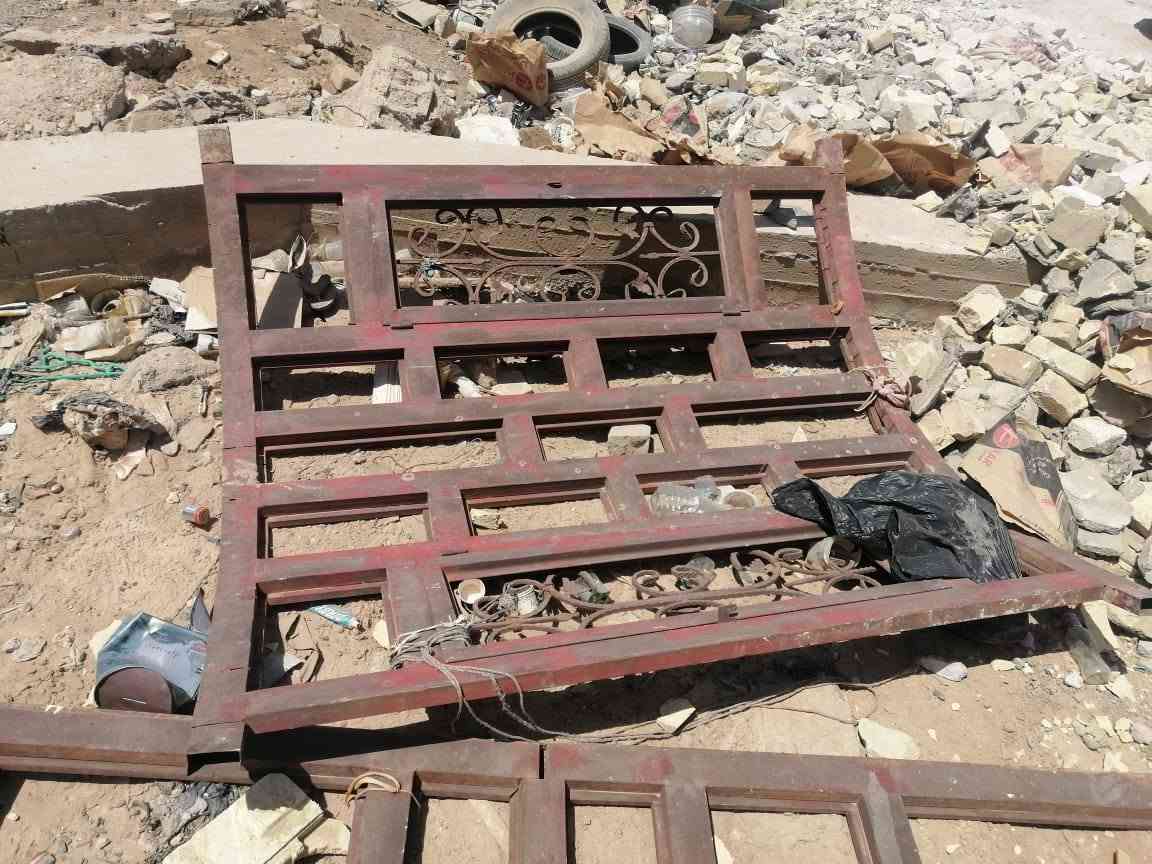 السلام عليكم
شبابيك للبيع 
1-الارتفاع 3م والعرض2م
2-لارتفاع2والعرض٢م
3-لارتفاع1م والعرض١م
4-باب حديد 

مكلف بالنشر. لاتصال على الرقم ***********
