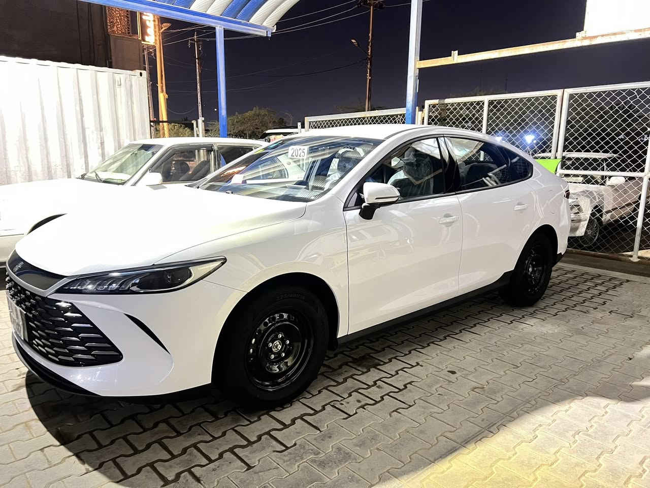 السلام عليكم للبيع سيارة بي واي دي مديل25كفالة ماشية 9الف مكاني بصرة ***********سعر 130وبية مجال سيارة حرة. رقم بصرة تحويل
