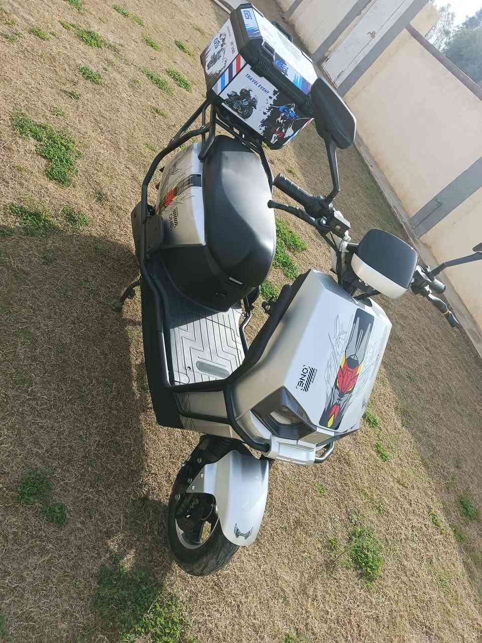 السلام عليكم: دراجة شحن HIS مستعمل شهرين نظيفة، مستعجل على بيعتها مكاني تكريت البوعجيل
المواصفات معروفة ما راح اشرحها كلهة: 

6 بطاريات كرافين 2026 جديدة تمشيك علـ سرعة الثالثة 50 كيلو

 4 تبديلات السرعة 85 حقيقي 

بيها R للرجوع،  وبصمتين و سويجين،  أشاير يمنة يسرة كله شغال، 

مع الشاحن الأصلي من شركة HIS

الدراجة ماشية 350 كيلوا فقط، ملاحظة العداد يقرة كل 500 متر كيلو 

جنطة تحت الكشن و جنطة حجم 50 GS اصلية، + وياها هدية چادر مطري

السعر: 950 وبيها مجال قليل جداً حگ الجية

 الرقم *********** مراسلة واتساب فقط
 او ادخلي خاص
