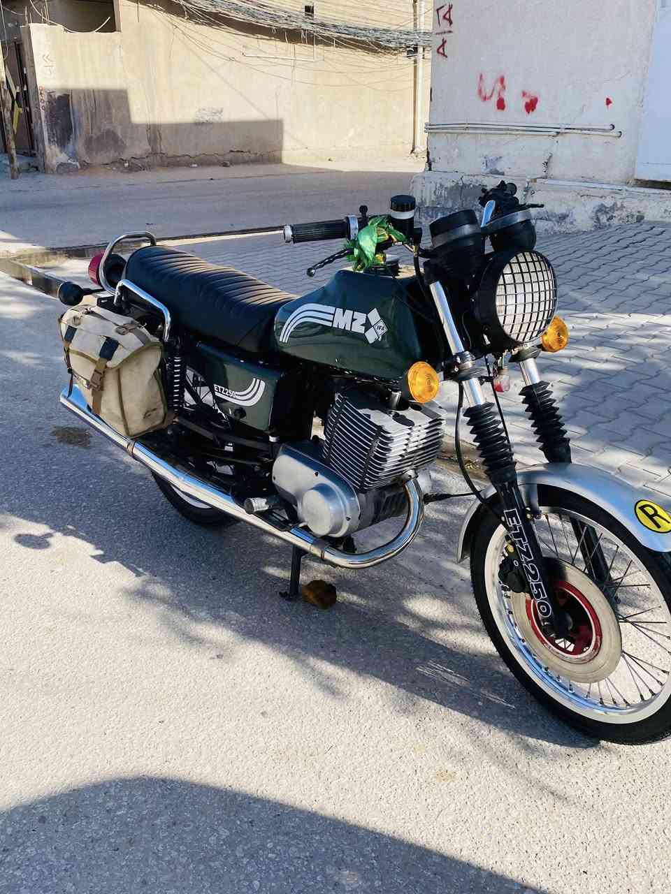 سلام عليكم  ماطور ٨٢ رقم وسنويه بدون راعي لحيم بلخشم فقط سايس ٢ عل شرط تفتح يمي ماطور متعوب عليه ومكينه نغمه فولل مكاني نجف سعر ١٧٠٠ وبي مجال حك جيه رقمي ***********
