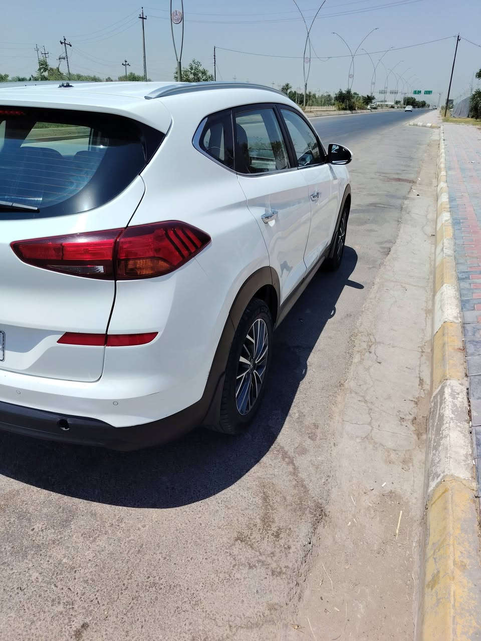 للبيع توسان موديل 20 لون ابيض خليجي مواصفات فول عده البنيراما رقم بغداد هزه وفحص جديد محرك 2000 دوش سياره كفاله بيهه بس حالوب خفيف  مكانهه بغداد صليخ  السعر  172  ***********.  ***********
