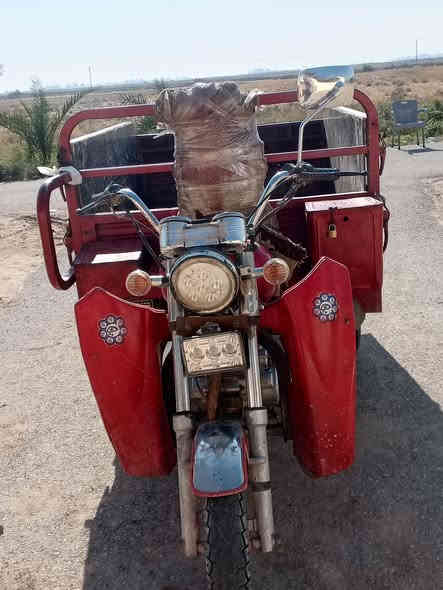 ستوته ديوان للبيع موديل 2017مكفوله كفاله كير ومحرك بس بيهه لحيم بالشاصي والباقي  مكفول كهربائيات كلها شغاله ونكره سلف سعرها 1200متواجد فيس وهذا رقمي ***********
