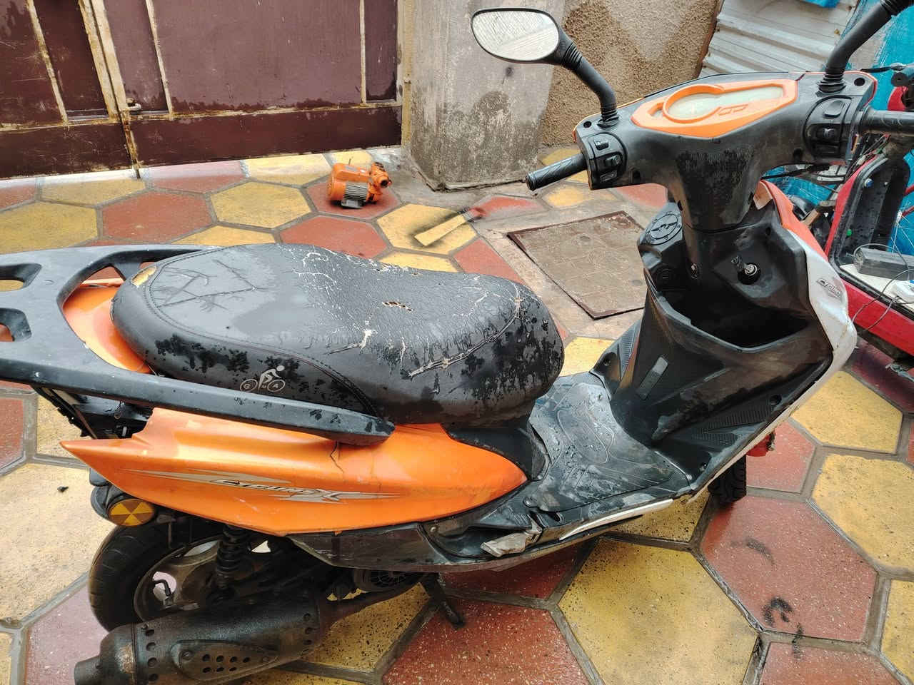 سكنس صيني شلعتهة حلوة كلشي شغال بيها السعر 250 وبيها مجال للاستفسار *********** بغداد الجديدة
