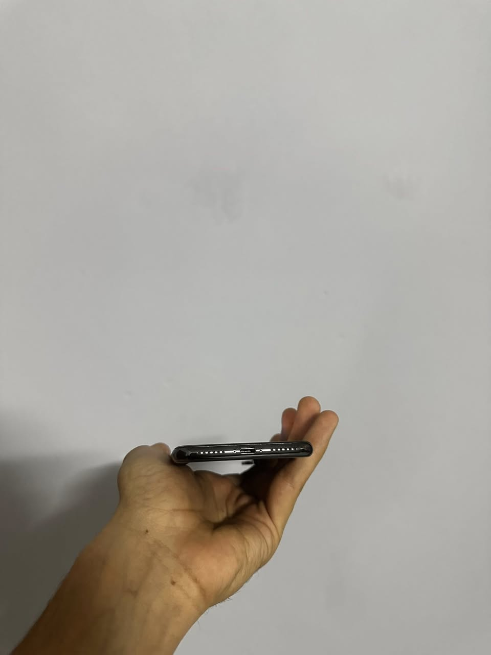 Iphone x
لون اسود
نموذج m
بطاريه 70 بلادي 
جهاز شخصي اي شخط مابي
كلشي شغال فيس ايدي خط مكالمات كلشي شغال فقط تبدل بطاريه تحديثات يجي بين فتره وفتره وتحديثات بسيطه
بل اضافه يجي ويا 4 كفرات 
سعر 110 وبي مجال بسيط
العنوان بغداد بلديات
رقمي ***********
