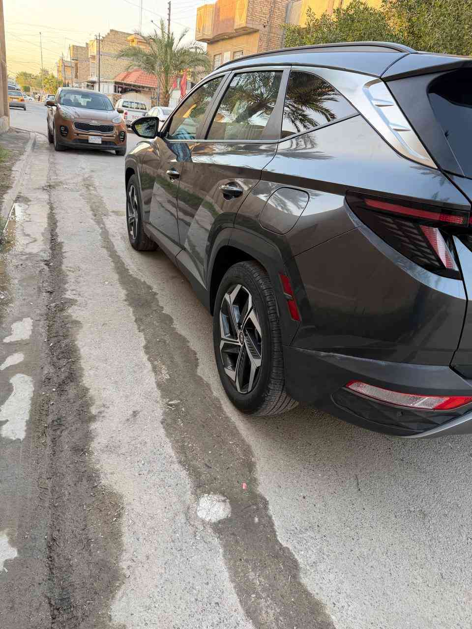 سيارة توسان موديل ٢٤ وارد امريكي الحادث باب الجنطة الخلفي مصلح فتحة بالقمارة الداخل جلد ابيض شاشة كبيرة  رقم انكليزي بغداد محرك ٢٥٠٠ اربعة سلندر واللون رصاصي جنطة كهرباء للاستفسار  ***********
