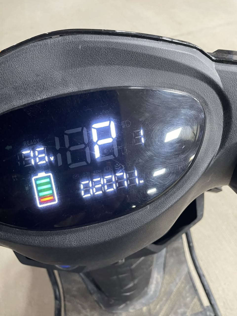 م ماتور كهربايي MR2025 Haybred للبيع كلشي بشرط عنده ٦ باتريات يمشي ٢٥ كيلومتر يمشي ٥٠ سورعت السياره سعر ٩٥٠ الف بيمجال للشرايي مكان اربيل


**إذا كنت صاحب هذا الإعلان وتريد حذفه لأي سبب، رجاءا أرسل رسالة إلى الدعم الفني**