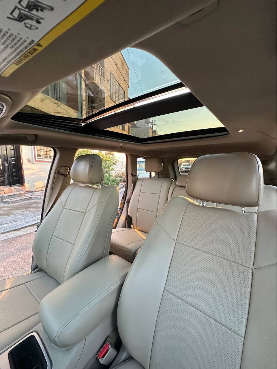 للبيع جيب لمتد 2017 كلين  تايتل بسعر مناسب 234 لون اسود 
مواصفات لمتد بانوراما داخل بيجي  شاشه جبيره كشنات خزن ميموري حار و بارد داخل صندوك دمام بيلادي وبقيه مواصفات لمتد معروفة 
رقم بغداد بسمي تحويل ثاني يوم هزه ورقم جديد كله جديد 
كير ومحرك شرط مامفتوح ماشيه 100 
سياره كلين بس بارد اصبعين بل جاملغ
مكاني بغداد السعر 234 وبيه مجال
*********** بغداد, العراق
