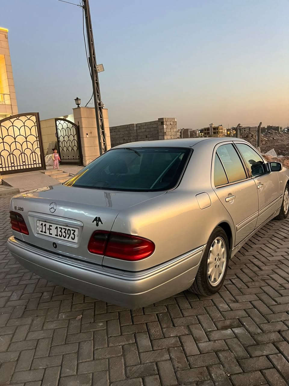 مارسدس 1997
فول مواصفات سياره جاهزه وحلوه بيه كم قطعه صبغ تحويل مباشر 
سعر. 110 وبيه مجال 
***********
