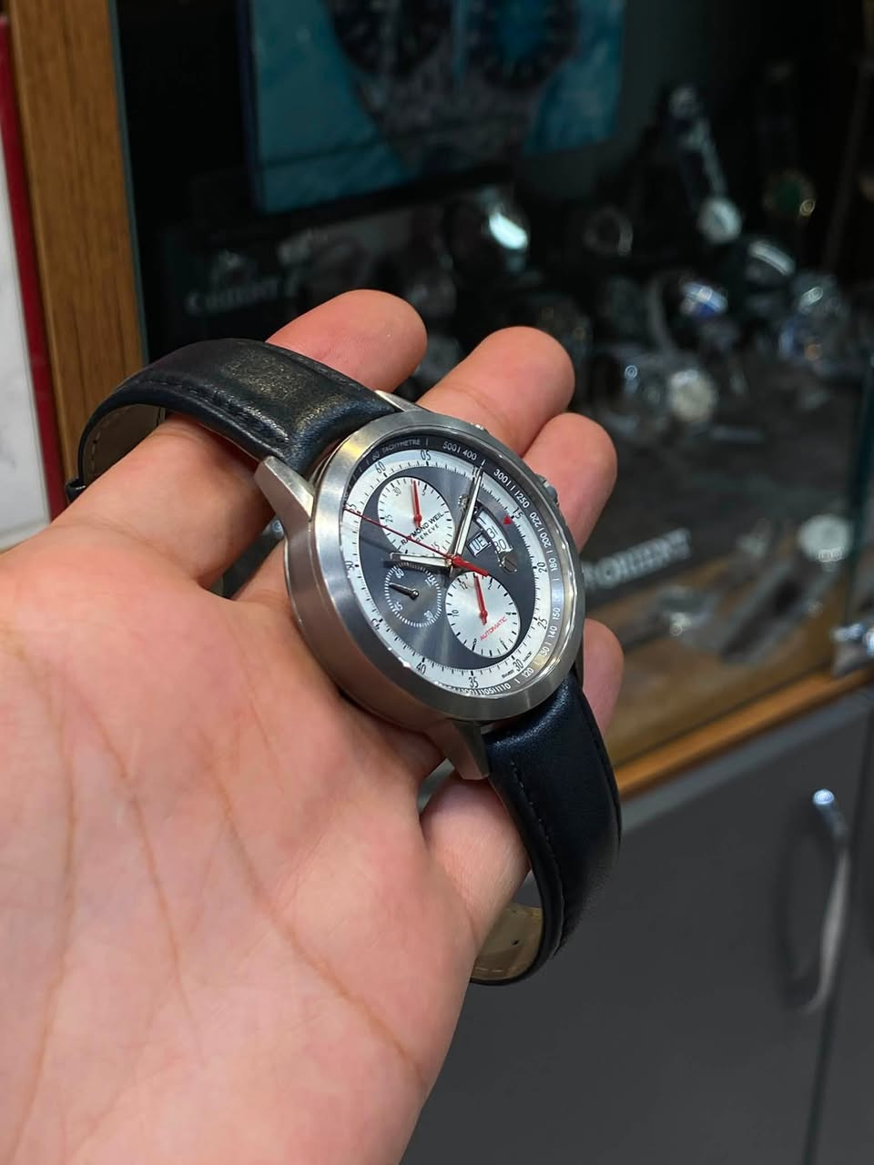 Raymond Weil Freelancer

مخزن وكالة 

تيتانيوم بالكامل 

قطر 45

اوتوماتيك

25 حجر

سير جلد طبيعي 

احتياطي الطاقة 46 ساعه 

مقاوم للماء 100 متر 

توقيت كرينتش

كرونوغرف 

سنتر ثواني سنتر 12 ساعه منفصل 

لومينوس 

ماكنة كشف 

قياس سرعه الدوران 

توجد خدمة توصيل 

***********
