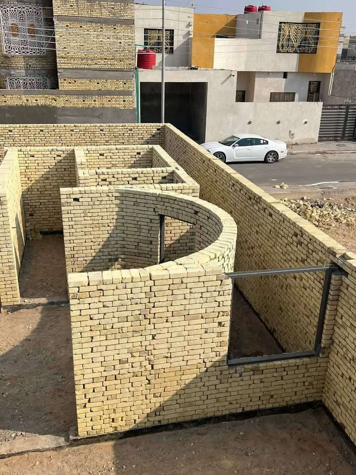 هاذي أحد عمالي من البناء في الكوت مع اخوكم أبو حسين الخلفه 🧿 ***********
