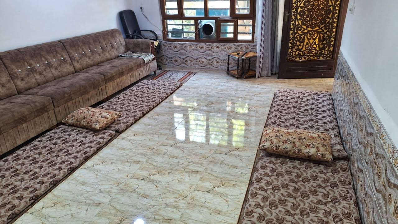 🏡 فرصة مميزة لامتلاك منزل في أحد أرقى مناطق حي الجامعة
🔹 للبيع منزل بمساحة 200 متر مربع
📍 الموقع: حي الجامعة – قرب المدرسة الصينية، منطقة هادئة وراقية، مناسبة للسكن العائلي.
✅ طابو ملك صرف.
يتكون المنزل من: ✔️ غرفتي نوم.
✔️ غرفة استقبال.
✔️ صالة.
✔️ مطبخ.
✔️ بيتونة.
💰 السعر المطلوب: 110 مليون دينار عراقي (قابل للتفاوض مع الجادين).
📞 للاستفسار أو تحديد موعد للمعاينة، يرجى التواصل على الخاص أو الاتصال.***********
اومراجع مكتب الهيبه
