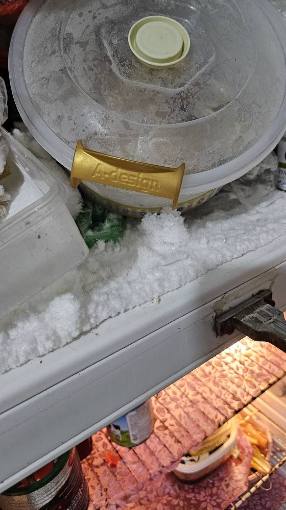 الثلاجة 165 بيها زنجار بسيط مو خياس مو جواها
الغسالة جديده مستخدمه مره وحده 8 كيلو هيتاشي 75 كربلاء, العراق


**إذا كنت صاحب هذا الإعلان وتريد حذفه لأي سبب، رجاءا أرسل رسالة إلى الدعم الفني**