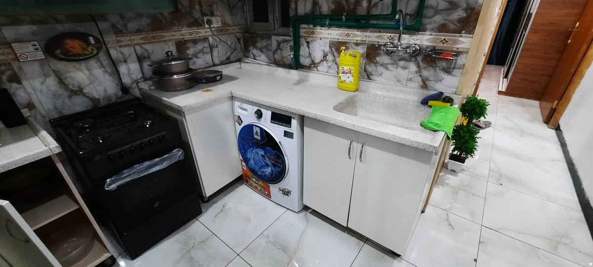 سلام عليكم من رخصة الادمن المسؤول المحترم شقه مؤثثة للايجار غرفة وصالة وخدمات تصلح موضفين اوطلاب اوعوائل طابق ٢ مصعد ٢٤ساعه البنايه مراقبة بالكاميرات من قبل مكتب داخل البنايه ملاحظة مدة الايجارلاتقل عن مدةسته أشهر بعقدرسمي كراده داخل مقابل بنزين خانه ابوقلام شارع جبس الكراده بنايه حمورابي سعراتصل ***********
