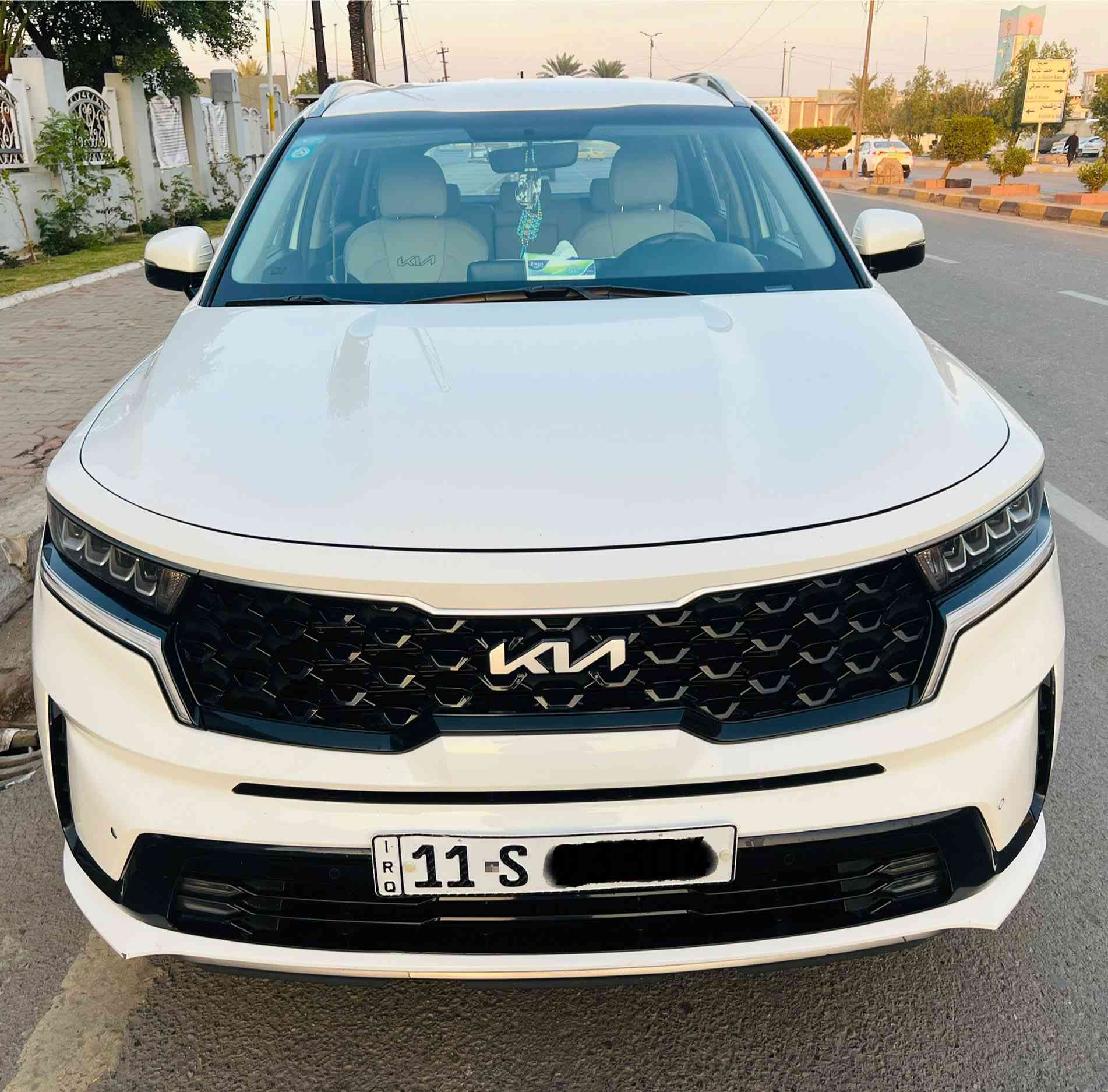 سورنتو 2022 خليجي بغداد 
6 سلندر 7  راكب 
كير  ماوس  / تشغيل عن بعد 
صندوق كهربائي /  أوتو هولد 
كشنات كهربائي / شاحن واير ليس
مكفوله من الصبغ والتبديل 
بيها بارد بداير الجاملغ الأمامي الأيمن كد 5 أصابع bdR
وصبغ بركن الدعاميات
ماشية  57000 
السعر 283 وبيها مجال 
للإتصال  ***********
مكاني بغداد
