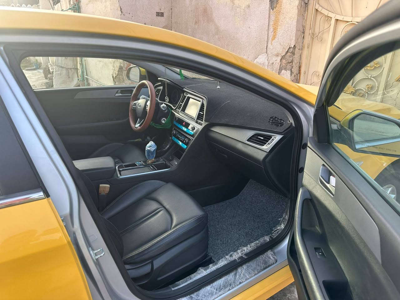 السلام عليكم سوناتا موديل 22 ماشيه 50 وارد كوري أصل غاز خط واحد ضررها جوملغ أيسر رقم بابل السعر 200 وبيها مجال قليل جداً الشراي يتصل ***********
