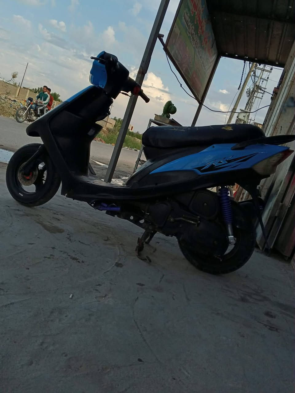 سلام عليكم
دراجه لبيع فول نضافه 

موديل 2003

دراجه مفتوح بس تزويد 

بوشه 55 مكينه ناعمه خير من الله 

صالنصه اف م 

لون مميز ازرك 💙 

سعر خاص *********** الاستفسار
