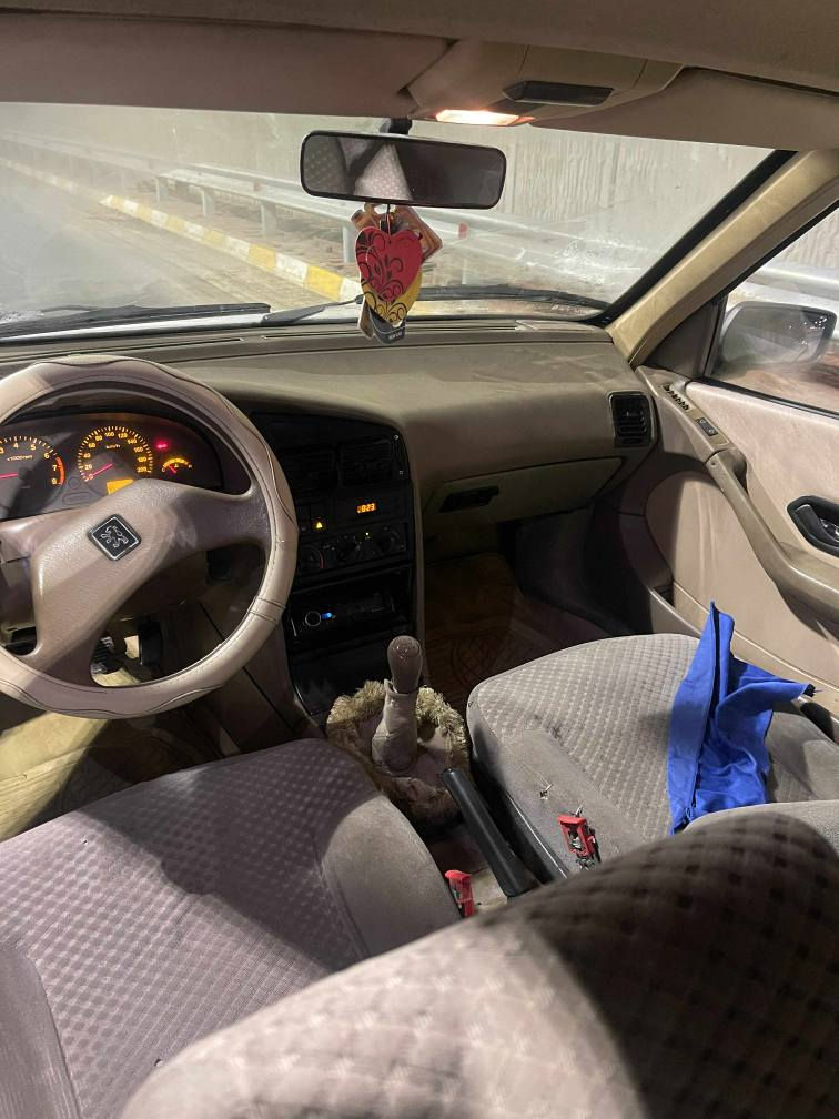 سەرەتا بە ناوی خوا ئەم سەیارەی بۆ فرۆشتن (بیجۆی 405ئیرانی)  ڕەقەم سلیمانی   سەناوی تا 2028تازەیە تەحویل غرامە بە شەرت مۆدیڵ 2010 ناو زەردە تەبریتی ساردو گەرم ئیش ئەکات مەزبوتە  تاقمیک تایەو ویلای تازەی لی بەسەروە نرخی ٤۰ گەڵاو معامەلەیەکی کەم ژ.م ***********  *********** السليمانية, العراق
