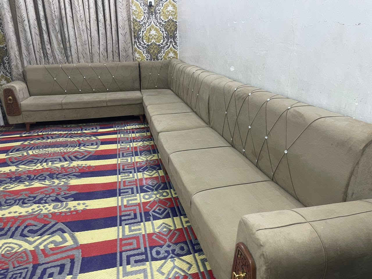 ديوان 10 مقاعد بدون ضرر ب156 قفله
***********
