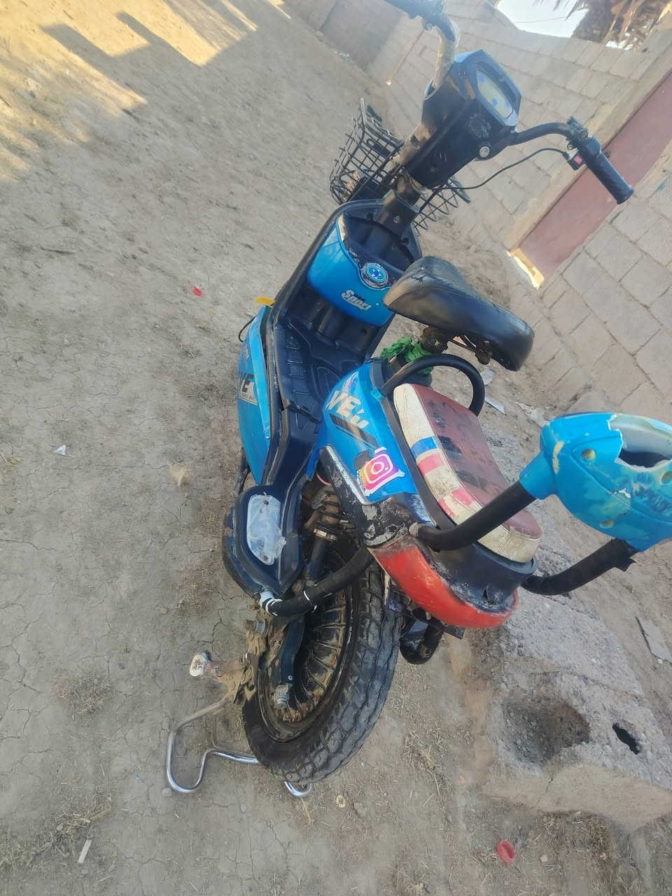 سلام عليكم ورحمة بركات دراجه شحن كلش جديده *********** سعر 70بيه مجال
