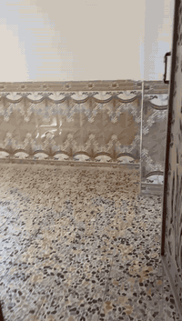 شقه للايجار في مدينه الرمادي منطقه التأميم طابق اول حي 30 تموز قريب جامع معاذ بن جبل غرفتين وصاله ومطبخ وحمام بلكونات عدد اثنين سعر ايجار ٢٥٠
***********
***********
