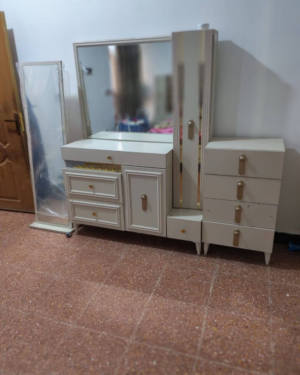 بسم الله الرحمن الرحيم 
عررروض بلاااااش داخل مجمع ابو شهاب  الفرع الاصلي ليس لدينا فرع اخر (الصفحة الرسمية فقط)
اشتري كل شيء (اثاث٫بيوت٫عقارات٫ذهب٫سيارات) شعدكم للبيع دزولي خاص ودللو
😍😍😍😍😍😍 
الاسعار
كاونتر 3قطع سنك مرمر ب250
تخم 10مقاعد احمر 150
تخم احمر 4 مقاعد ب35
ديوان بيجي والفيروزي ب180
ديوان 10مقاعد جوزي ب100
تخم ازرك 10مقاعد ملكي 145
سبلت توسوت ب150 اصدارة 2024
مكيف ب100 
سيت طبلات ابيض ب25
سيت طبلات خشب جوزي ب40
غساله حجم دبل ب25
بايسكل اصفر ب15
اوفن ب15
ميز طعام جوزي ب60
مغسله ب15 واكو ب25
عارضه ببسي ب200
مكتبة خشب ب60

اعتذر من باقي المجمعات دمرت السوك والاسعار 😁😁😁
1 كوت ابو شهاب ب الاسعار 
سوووو تاكات ل اصدقائكم كله عمي ابو شهاب سند الفقراء ب الاسعار وبالخدمة اني 

توقيت العمل  
(من 4 عصرا  الى 10 ليلا)
الاسعار بيهم خصم يجي الزبون ويدلل 
📍عنوان المجمع
واسط/كوت /خاجية شارع 30 من صيدلية اليقين بتجاه شارع بدره ثاني فرع على الجهة اليمنه داخل الفرع 

للاستفسار اتصل
*********** ابو شهاب (واتساب)
*********** ابو شهاب 
متابعة لقناتي
https://t.me/aboshihab1.  رابط القناة
