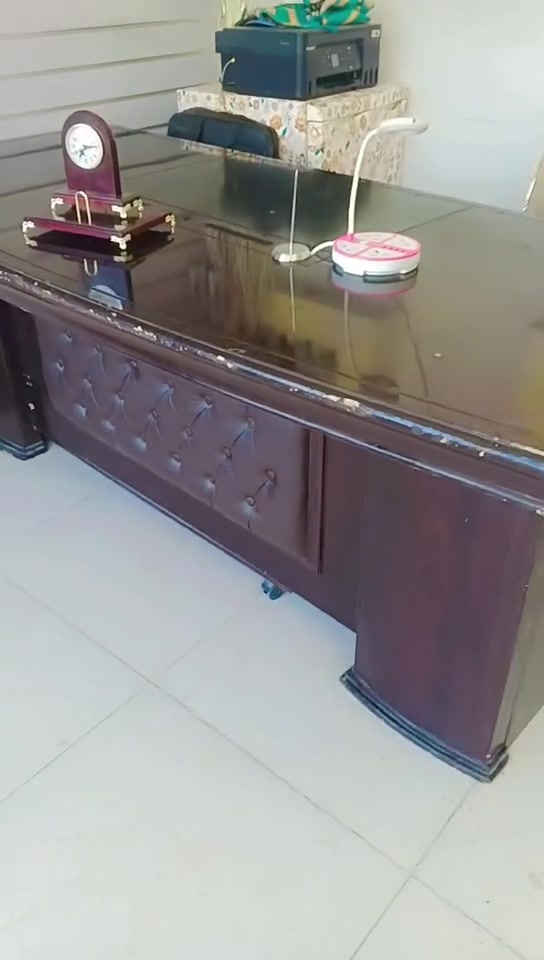 سلام عليكم ميز مكتبي إلى البيع سعر 150الف 
الرقم إلى ستفسار ***********مكاني بصره زبير
