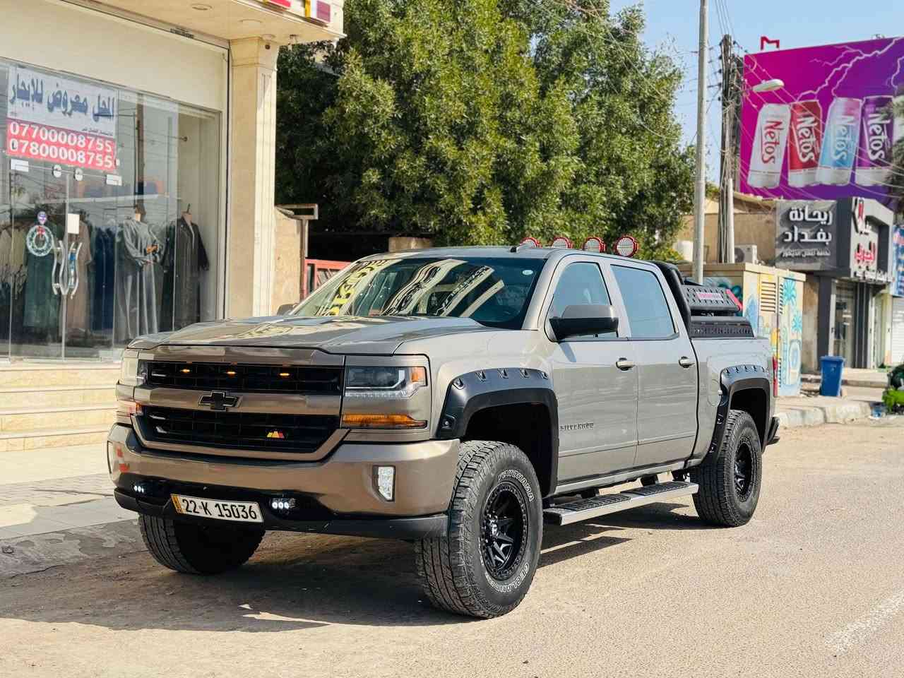 سلفرادو 2017 باب طويل بدي قصير
 وارد امريكي بدون تبديل حادث صبغ قطعتين فقط (جاملغ ايمن وبنيد فقط بدون دواخل ايرباك بردة فقط يعني حادث جانبي مو امامي دواخل وشواصي ما بيهن اي ضرر )
مكينة V8 5300 
كير تعليق حجم 1000 
ماشية 47 الف ميل يعني 76 الف كيلو فقط 
رقم اربيل الجديد هزة جديدة سنوية لسنة 2028 راعيهة مستعد للتحويل والوكالة 
فئة LT
مواصفات 
فور ويل 
شاشة كبيرة + كامرة خلفية
حساسات خلفية 
دوسات ( البريك والبانزين ) كهربائية
كشن السائق كهرباء 
لايت امامي زنون + بروجكتر لد بلاد + لد نهاري بلادي
مري كهرباء  
وباقي المواصفات المعروفة

الاضافات 
محجر بدي يحتوي على مسند للسبير ولدات خلفية ولدات امامية ولدات اشارة جانبية 
ترفيعة امامية 3 انج خلفية 2 انج قابلة للتحكم بلارتفاع اصلية ضمان مدى الحياة من مركز تعديل معروف
ويل جبلي قياس 17 ميثود واطارات قياس 315 تخم جديد
نفخات جاملغات 
السيارة ملغومة لدات للطرق الداخلية والخارجية والبر 
مراية وسطية تعرض الكامرات امامية وخلفية وداشكام بنفس الوقت ماركة دهوة 
السيارة جاهزة ومميزة من لون ومن تعديل ما ناقصة شي 
مكينة كير جداً نظاف
تبريد تدفئة كهربائيات كلشي بلادي ومضبوط
صفر مسج اي كلوب ما مشتغل بالعينة
ممشاهة قليل قياساً بموديلهة ودواخلهة جداً نظاف والصور توضح كلامي وبالواقع اجمل
مكان السيارة بصرة 
السعر 195 ورقة وقابلة للتفاوض
للاستفسار ***********
