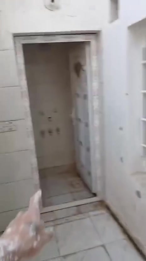 سلام عليكم بيت بمنطقة الزعفرنيه الولى شارع المركز البيت مساحته ٤٥م بناء جديد  السعر ٧٠ قفل 
عدم الاتصال للي مايريد يشتري رجاً وكلشي واضح بالفديو 
والسعر قفللل ***********
