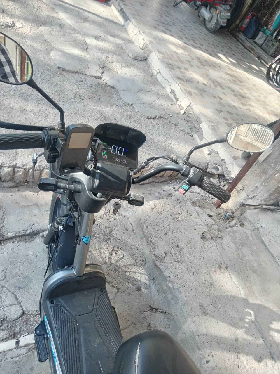 دراجة شحن للبيع كما موضحة بالصور موصفات حجم كبير إضافة إلى نضافة الدراجة 100٪ الموقع ديالى بعقوبة _ السعر 350 الف دينار وبيها مجال بسيط
للتواصل الاتصال على رقم الهاتف  ***********
