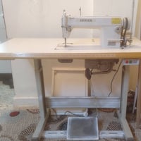 مكينة خيط • جديدة • مع ميز