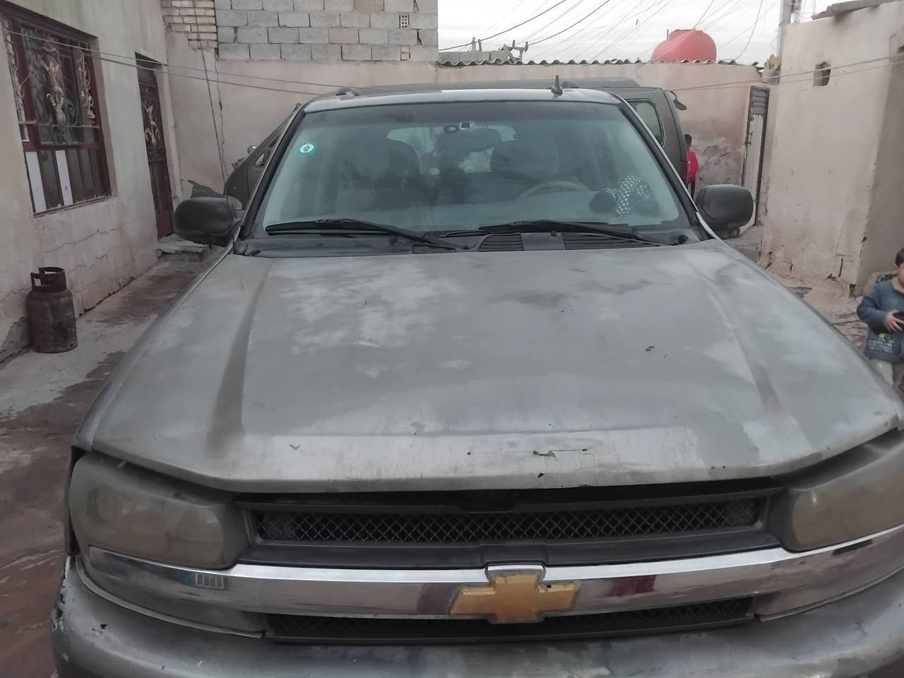 السلام عليكم سياره بلايزر للبيع موديل ٢٠٠٦ بغداد رقم جديد بأسمي سنوية جديده السياره جاهزه محرك جديد حاويه وارد ياباني تخم تاير جديد صدر جديد الكشر مثل ماموضح بالصوره يرادلها صبغ اثر جراد السعر ٧٠ وبيها مجال مكان السياره بغداد الزعفرانية  ***********
