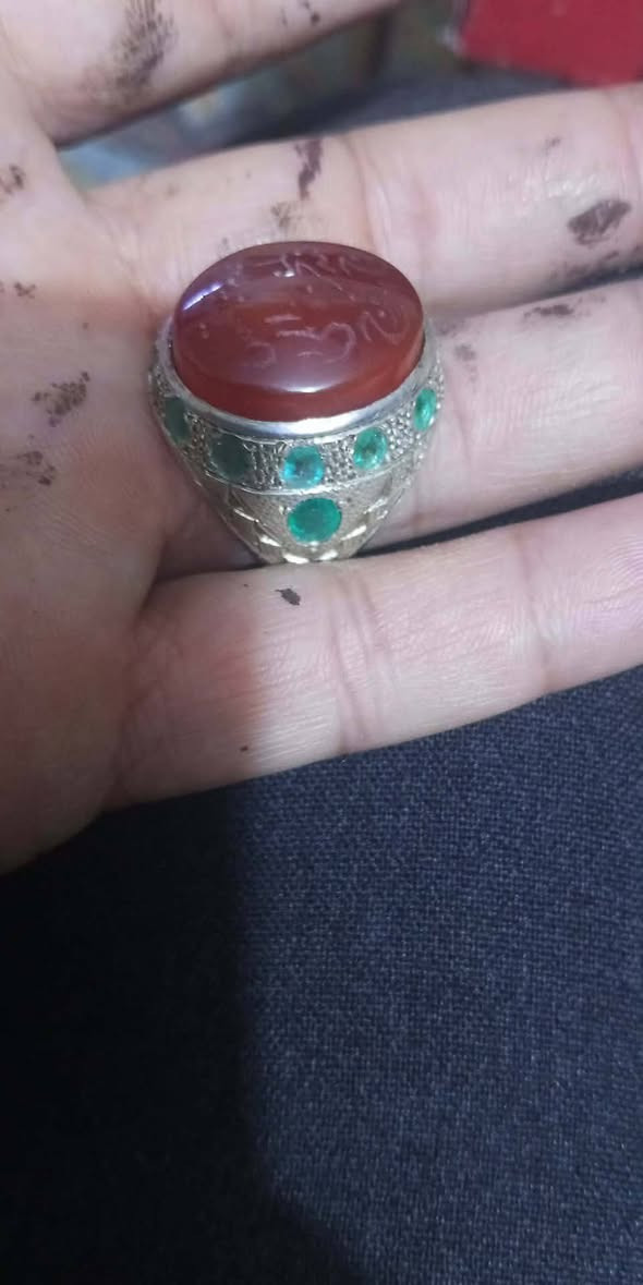 السلام عليكم احبابي عندي اكثر من 60محبس البيع للتواصل على الرقم ***********
