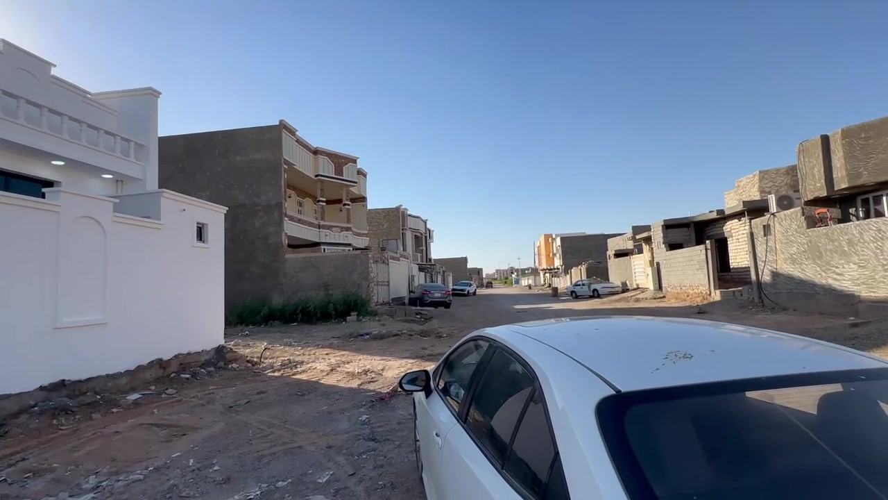 ‏بسم الله أعلام دار للبيع الموقع الرمادي الستة كيلو وقرب مول زمبيل توزيع11الف يحتوي الدار من كل واستقبال وصالة وغرفة عدد اثنين ومطبخ حار بارد ومنا ور عدد اثنين البناء حجر وأسمنت الشارع 15 بعشرة ركن قرب المدرسة الصينية سنة البناء 2026 سعر الدار 105 مليون ￼￼ بيع نقد فقط الدار ما مسكون وجاهز للسكن التواصل على الرقم *********** مهند للعقار في الرمادي ￼
