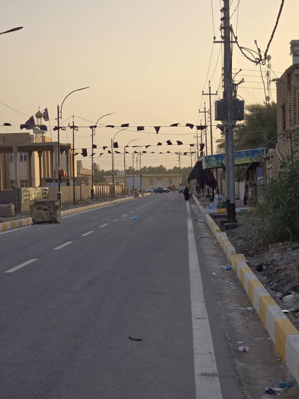 🏡 بيت للبيع – موقع مميز (ركن على فرعين)
📍 الموقع: العكيكة – شارع المجلس البلدي – الفرع الثاني جهة اليسار.

📐 المساحة: 240 م²

🔹 الطابق الأرضي:

- غرفتان
- صالة
- هول واسع
- استقبال
- مطبخ
- صحيات داخلية
- صحيات خارجية
- طارمة كبيرة
- حديقة

🔹 الطابق الثاني:

- غرفتان
- إحدى الغرف مكتملة والأخرى قيد الإنشاء

🏗 مواصفات البناء:

- بناء من الطابوق درجة أولى
- سقف كونكريت مسلح
- أرضية مرمر
- تشطيب متين وبناء عالي الجودة

✨ يتميز المنزل بموقعه الركني على فرعين، مما يوفر سهولة الوصول واستفادة أكبر من الواجهة، ويعد خيارًا مناسبًا للسكن العائلي.

📞 للاستفسار والتواصل:
***********

💬 متوفر واتساب للرد على جميع الاستفسارات.
