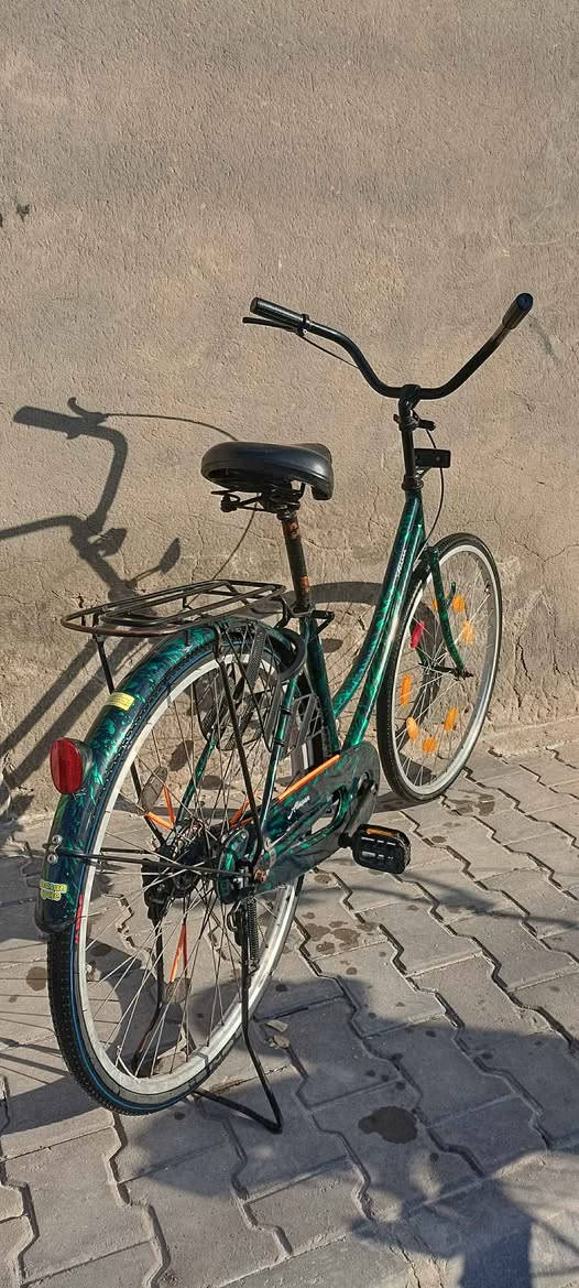 بايسكل موديل 2024 Atasan للبيع السعر 180 استخدام نضيف اخو الجديد شخط مابيه الموقع حي ال36 قرب معمل المرور اتصل على الرقم *********** السماوا, المثنى
