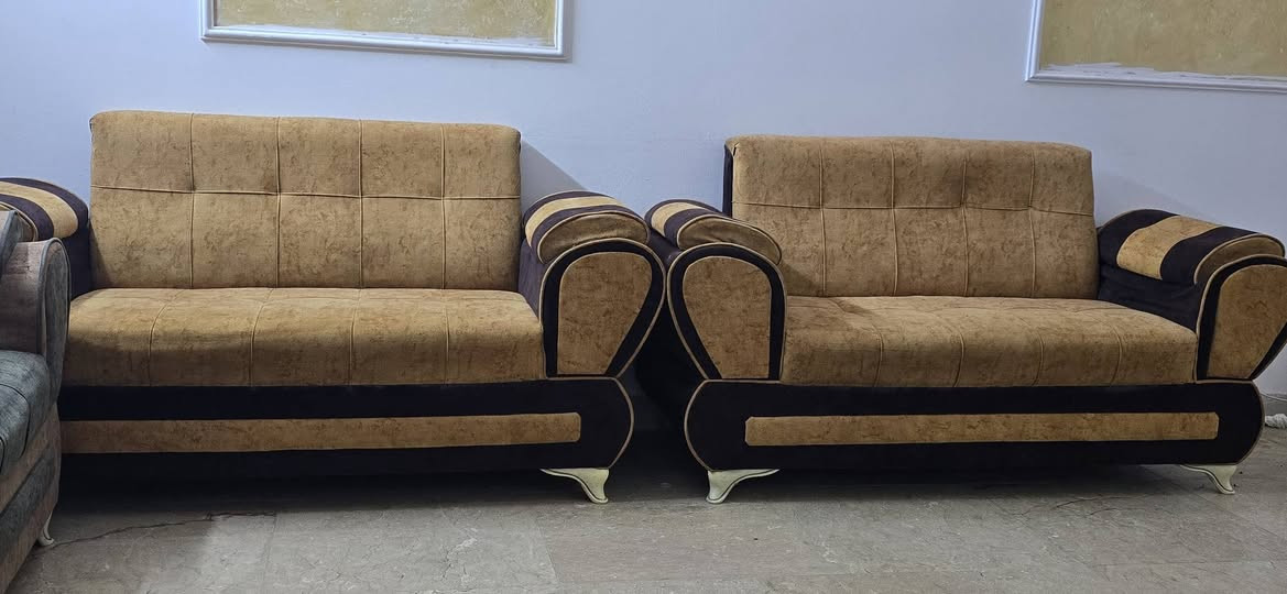 قنفات مستعمله للبيع العنوان الكراده  السعر 150للا ستفسار  التواصل مع هذا الرقم ***********
