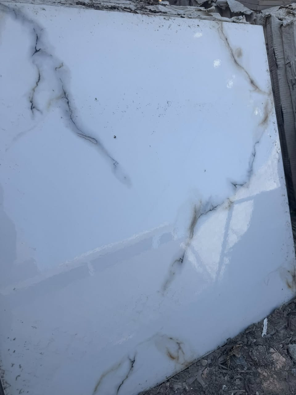 السلام عليكم للبيع بورسلين درجه أولى 185 متر سعر المتر 7 وبي مجال اتصال ***********
