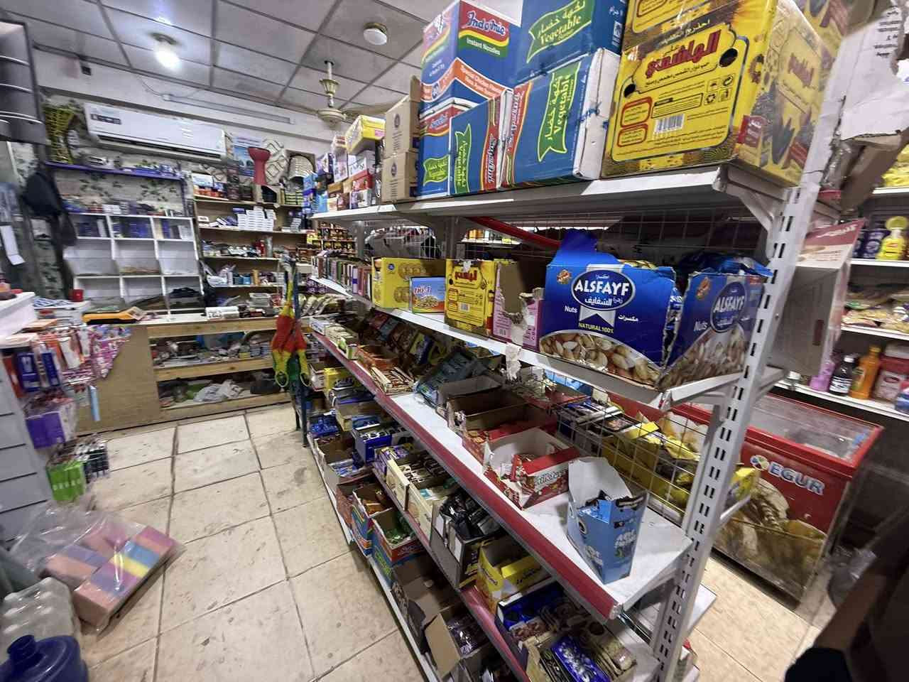 السلام عليكم شباب
اسواق للبيع وسبب البيع عدم تفرغ والاسواق تقع في ام الهوه مقبيل المركز الاحياء  
الاسواق دخله خير من الله وليلزمه صح يطلع اكثر هم الله يرزق الجميع 
الاسواق تحتوي ع بردات 4 ويضن براد شركت بغداد 
ويحتوي ايضن ع مجمدات 3 
وعرضات جبوسه 4
وعرضه للنساتل ام 4 طوابق 
ولباقي ده شوفه بعينكم مسواك خير من الله بيه 
وبيه سستم كمرات 4
وسبالت 2 واحد كنتوري واحد جداري 
وبلازمه كبيره ايضن 
ومنضومه كهرباء كامله 
وبيه طابعه 
وبيه جهاز ماستر وجهاز رصيد 
وبيه ايضن سمعات وشحنات خاص بيك 
وقرطسيات وكل مايحتاه العائله 
ورجع واكول عدم التفرغ لاسواق خير من الله دخله وسعر مناسب 
ليحب يتواصل ع الارقام الاتاليه 
*********** علي 
‭0783 882 0285‬عباس
