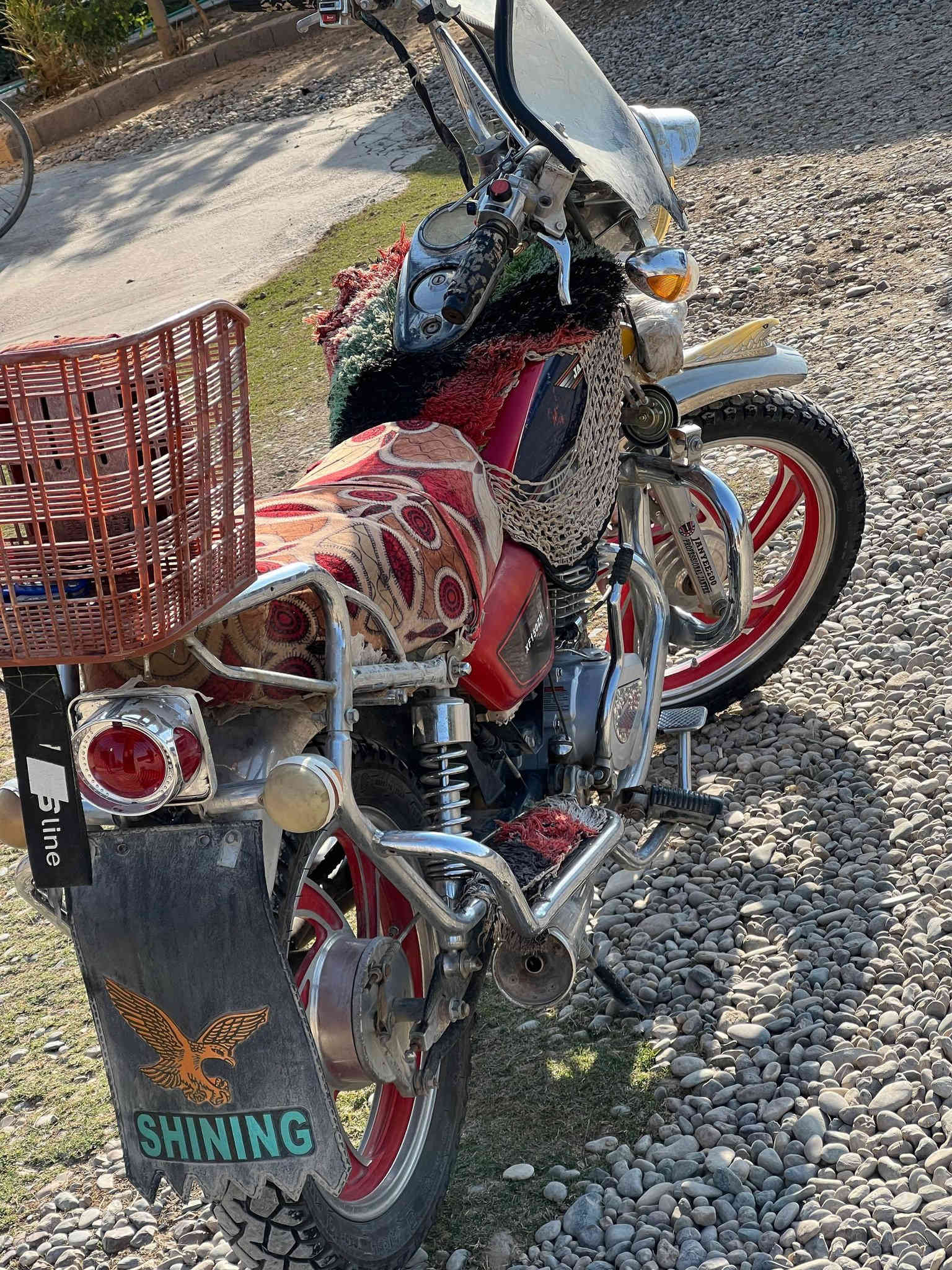 السلام عليكم  
موطور جني جبير  للبيع 
موديل 2020
درجه أولى 
كهربائيات شغاله
محرك مامفتوح 
محركو 200 
تايرات نضيفه 
قريه النميصه 
السعر 750
الرقم 👇

***********
