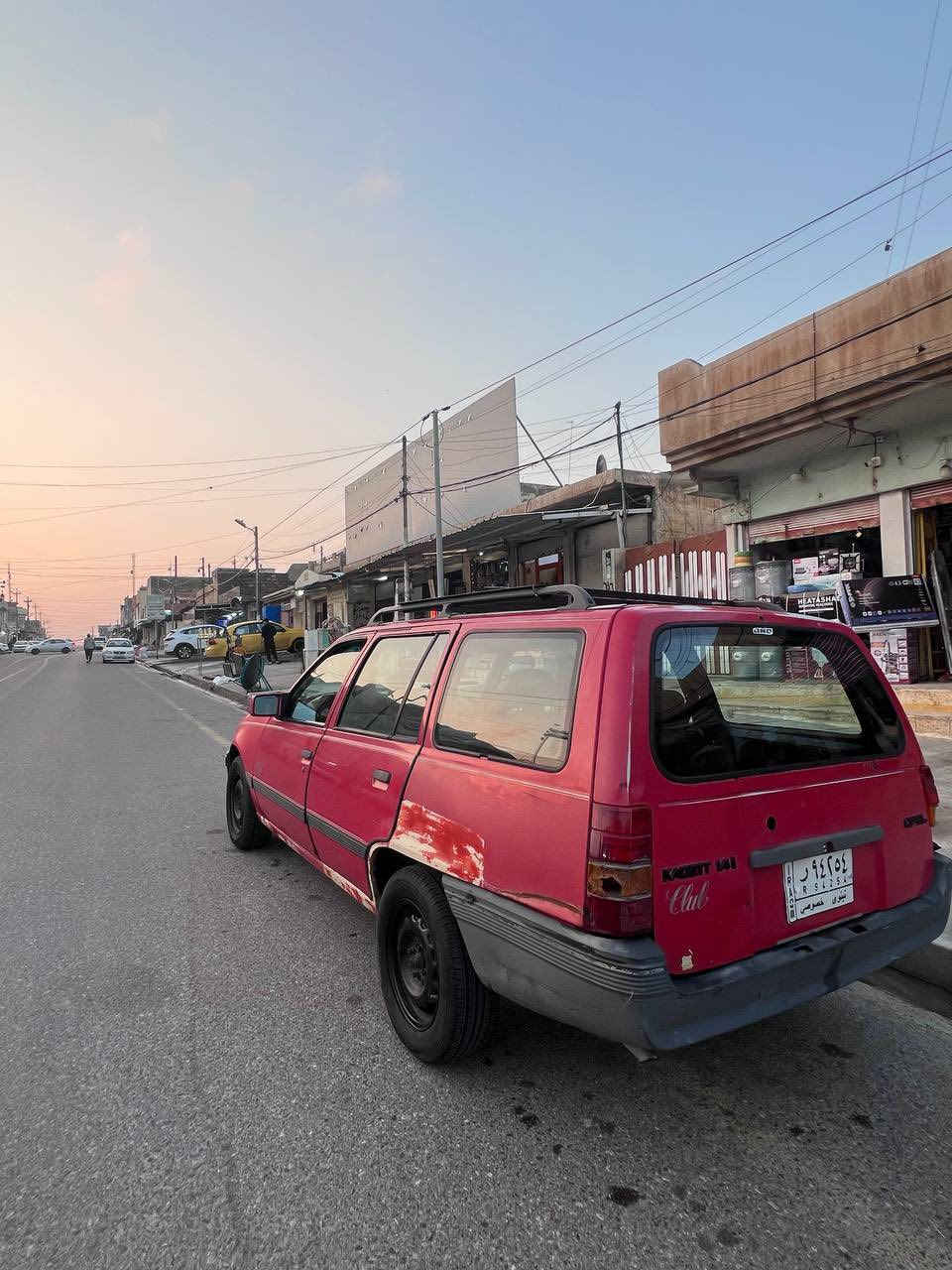 كاديت ستيشن للبيع 
مكينه وكير وطخم حيل نضاف +رقم الماني +بيها كابون+ طخم تايرات جداد 
السعر 28 وبيها مجال بسيط للطيبين 
التواصل ***********
ملاحضه :الرقم بي واتساب
