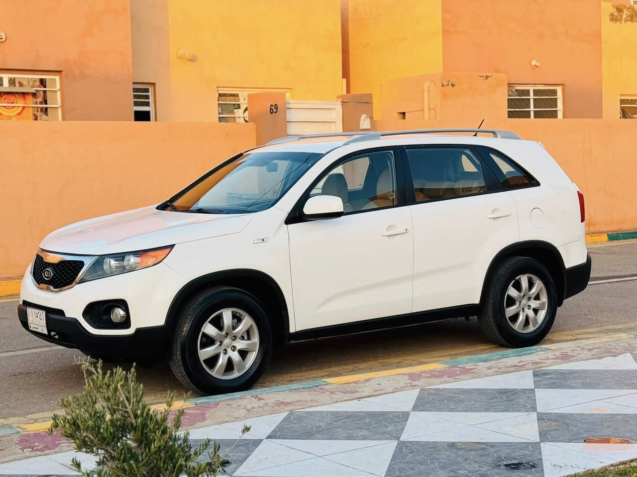 السلام عليكم 
كيا سورنتو وارد خليجي
موديل ٢٠١٢ 
مكفوله كفاله عامة بسعر مناسب جداً 
مكينه ٢٤٠٠ دوش
مكينه وكير وحداديه كفاله
تخم تاير 
تبريد ثلج
حساس خلفي
٧ راكب 
فوريل
السياره احلى من الصور
رقم بابل سنويه لغايه ٢٠٢٨
السعر ١٢٧ وبيها مجال بسيط 
مكان السياره بابل الشوملي 
للأستفسار  ***********
