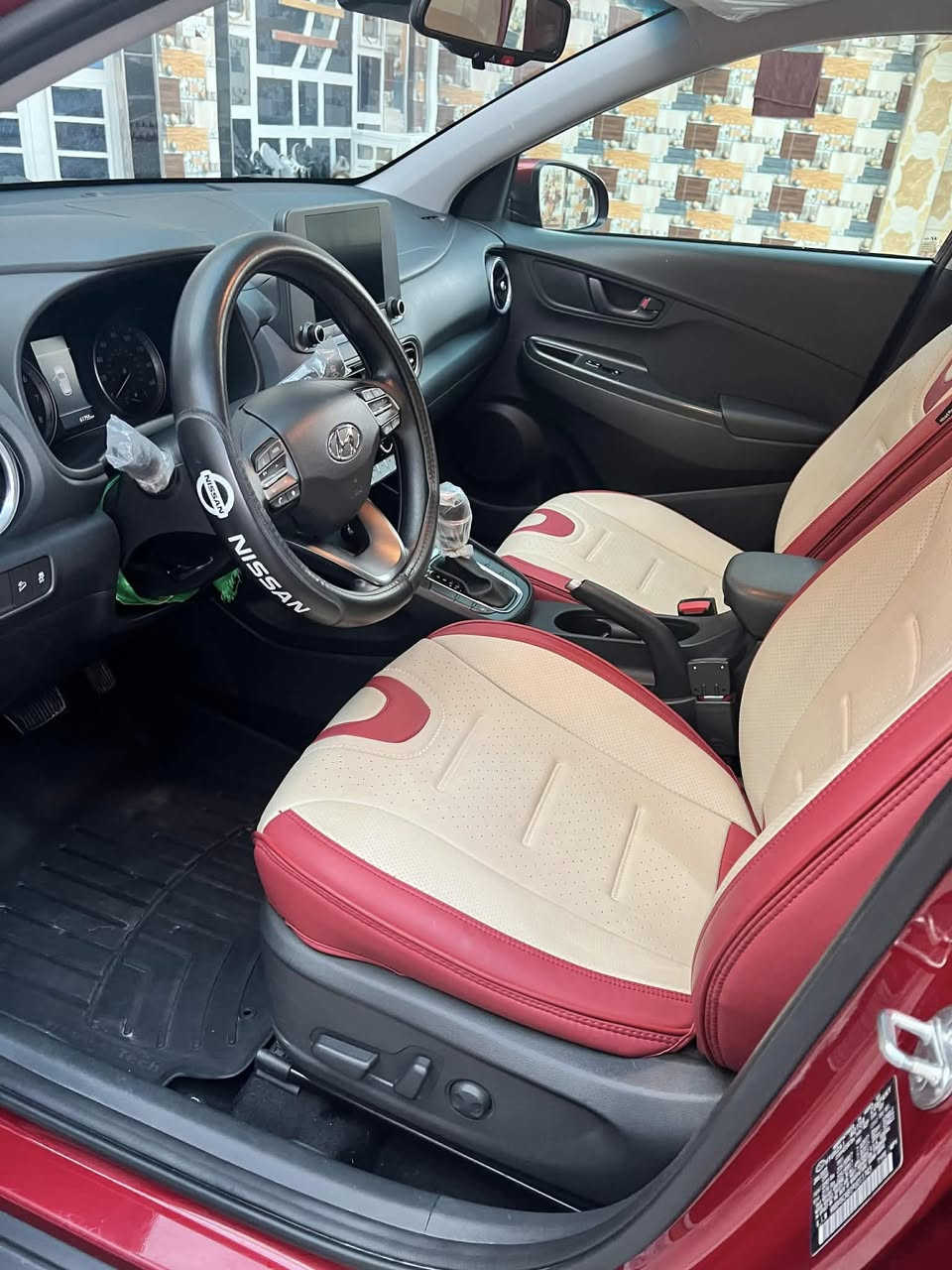 كونا 2023 فول موآصفات بدون فتحه ماشيه 37 الف ميل حادث كلش خفيف الواجهة الاماميه السياره كلش جديدة ..بيها صبغ بنيد وجاملاغات كلير جميع الايرباكات سليمه الموصفات
بصمة تشغيل عن بعد كامره خلفيه ردار امامي وجانبي وخلفي توقف امامي خلفي كرسي اتو ستوب  السايق كهرباء محرك 2000 دوش
السعر 160 وبيها مجال مكان السيارة واسط العزيزية
***********
