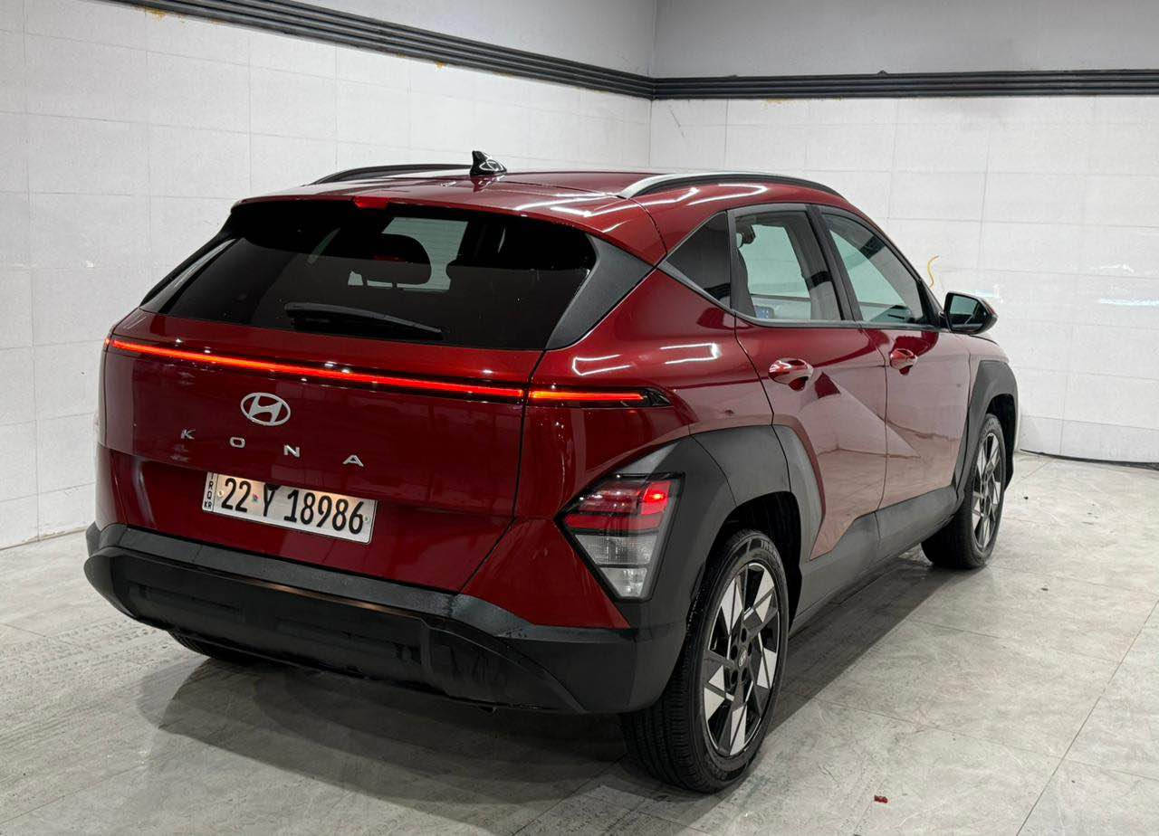 السلام عليكم للبيع فقط بدون مراوس 
هونداي كونا 2024 

ماشية (22) الف فقط جديده بوضع الزيرو  مرقمه اربيل تحويل وكاله مضمون حادث كلش بسيط نص باب مصبوغ فقط ايرباك برده بدون اي نقص

""مواصفات 
بصمة تشغيل
وبصمة ابواب
كاميرة دواره
تبريد قطعتين امامي وخلفي
شاحن لاسلكي 
ويل كب كروم
كشنات كهربائي
مصابيح LED أمامية.
مصابيح LED خلفية.
أضواء ضباب.
أضواء LED ساطعة خلال النهار
نظام الدخول الذكي.
نوافذ كهربائية.
محرك 2000 دوش
مداخل تايبسي
حساسات خلفية لصف السيارة
نظامي  Android Auto و Apple CarPlay.
نظام الملاحة GPS.
اتصال Bluetooth.
اتصال USB.
نظام تثبيت سرعة ذكي.
تشغيل المحرك عن بعد.
نظام تثبيت السرعة.
العنوان بغداد العطيفيه

للأستفسار ***********

السعر 183وبيهة مجال بسيط بغداد, العراق
