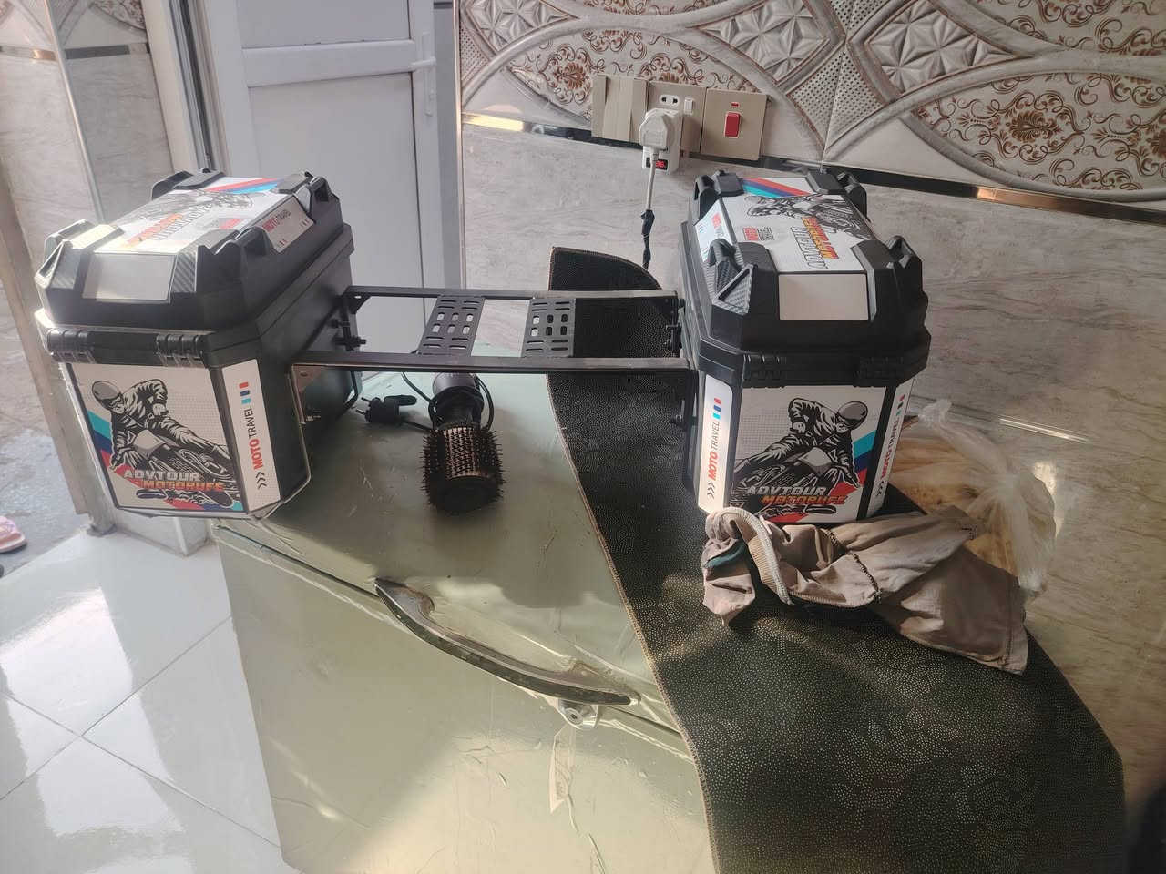 السلام عليكم عندي هذني الجنط للبيع وليحب يتواصل هذا رقم
***********   واتساب
