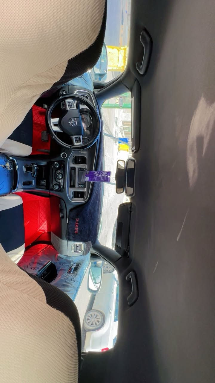 السلام عليكم جارجر مديل 2012سياره جاهزه كلش مكينه وكير جدد طخم تاير جديد وكين صار يومين من شاده ويل خليجي وارد كندي سياره بيهه مكانات صبغ بس ابيع حزام بس صبغ السعر 130وبيهه مجال رقمي ***********
