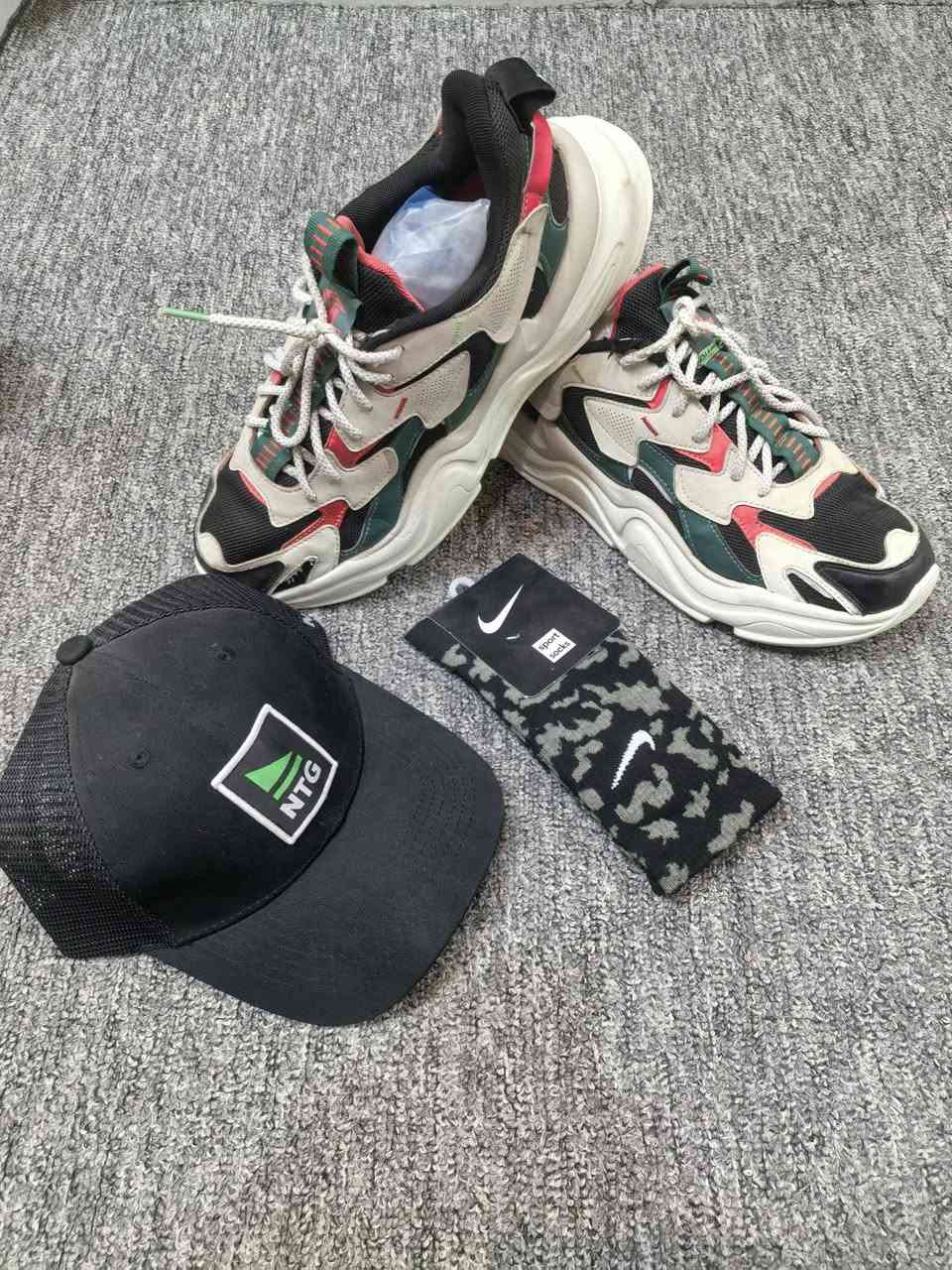 كيمو للاحذيه الاوربيه الباله والوكالات *********** الأمين الثانيه شارع الأرامل مجاور فلافل فالح ابو العمبه
 حذاء  + شفقه + جواريب اصلي فقط ب ٢٥ الف
