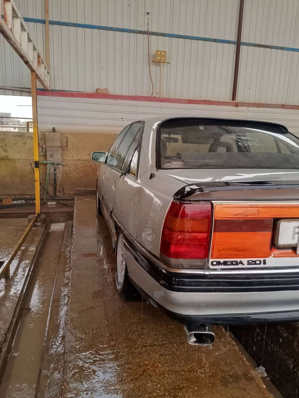 السلام عليكم سيارة اوبل اوميكا موديل 1992رقم نجف مالك السيارة بديوانية وسيارة بديوانية سيارة نظيفة وحلوة 
كير ومكينة خير من الله السعر 25وبيها مجال حك جية ***********اتصل وبيك خير ودلل
