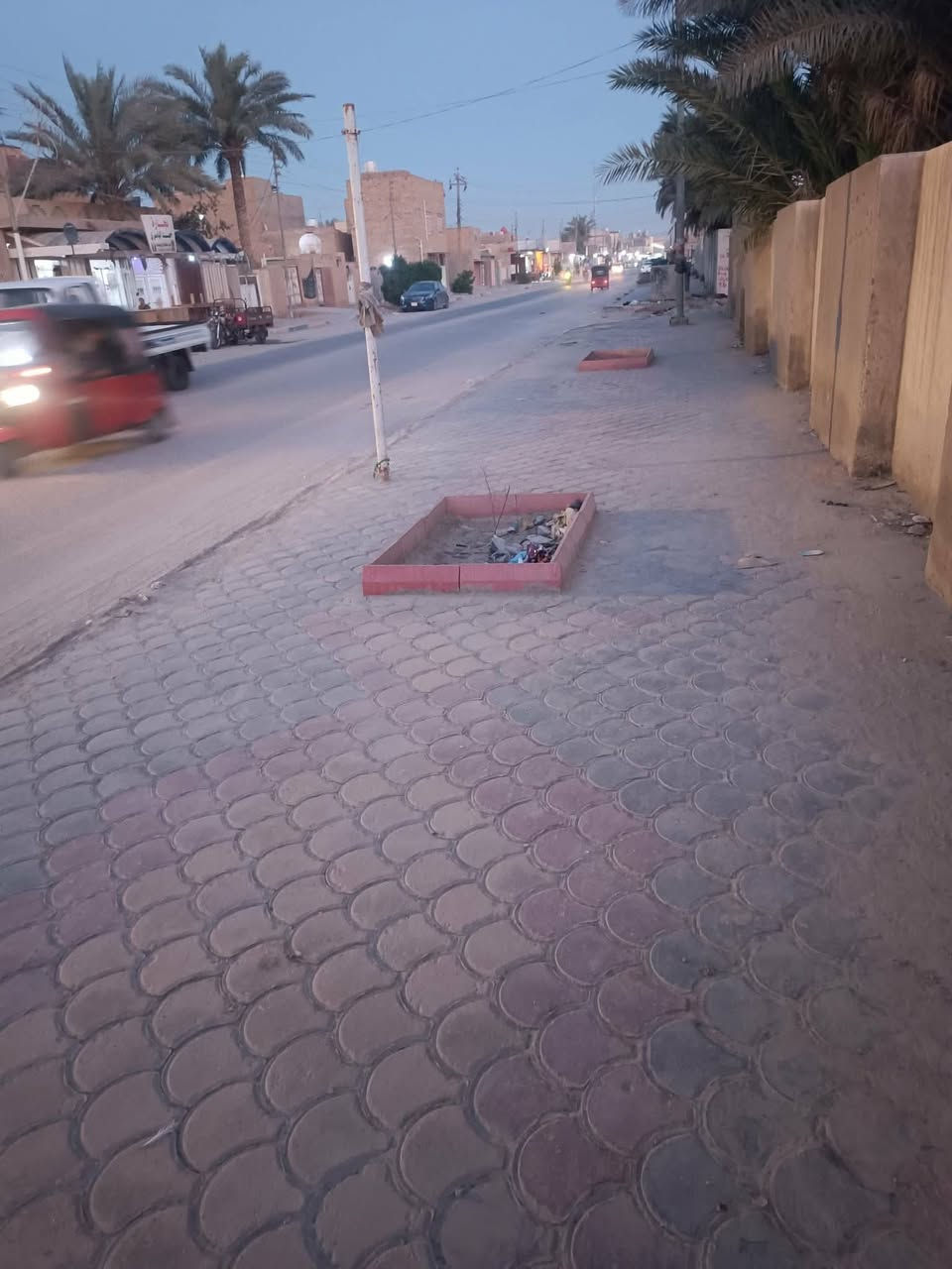 للبيع وللمراوس بدونم
بيت تجاري طابو صرف قديم (يعتبر قطعه) 200م نهاية حي العامل على الشارع السبيس مباشرة قرب المول الجديد(الباقر) على شارع عرضه 30م تقريبا فووول خدمات من مدارس عدد 8 ابتدائية ومتوسطة واعدادية ومستوصف واسواق ومخابز  وبانزين خانة ومن خدمات بلدية وانارة وتبليط  وبعد هواي خدمات الاستفسار مراسله الصفحة محمد الطائي   أو واتساب ***********
