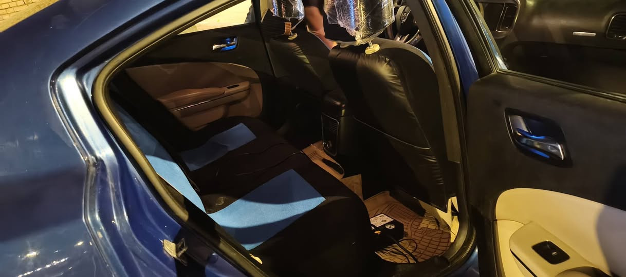 السلام عليكم جارجر 2013 (ادوات ) كصة جنطة. متومة رقم وسنوية شمالي طبق الاصل  سيارة جديدة مكينة وكير كفالة
مكينة 3600. سعرهة 52 بدون مراوس 
 البصرة الزبير ***********
